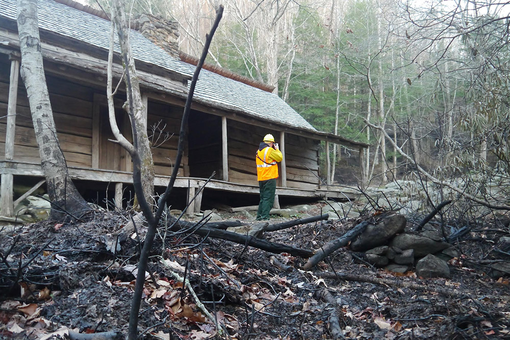 COVER 1208 GatlinburgsInferno1